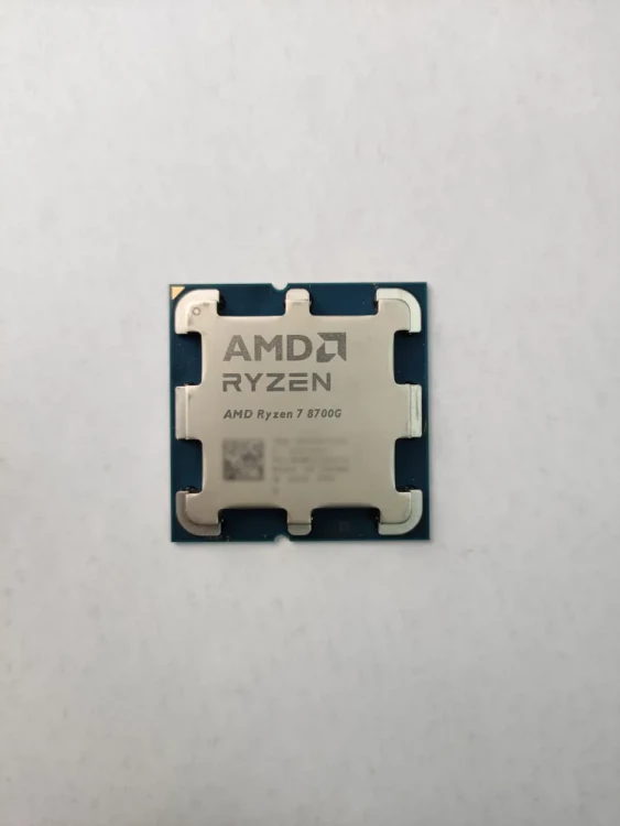 Процессор AMD Ryzen 7 8700G BOX (с кулером)